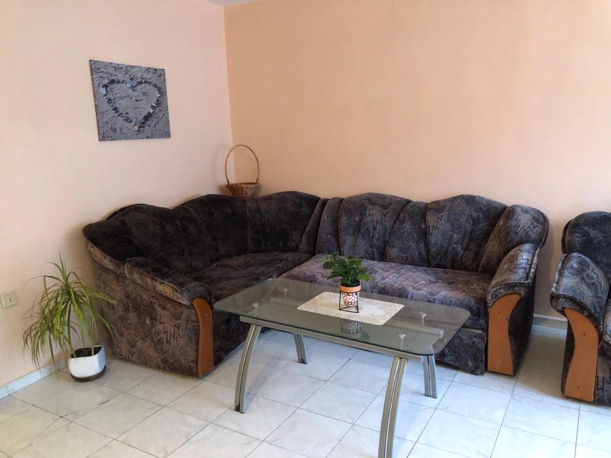 Spacious beautiful apartment - prime location Varna Exterior foto
