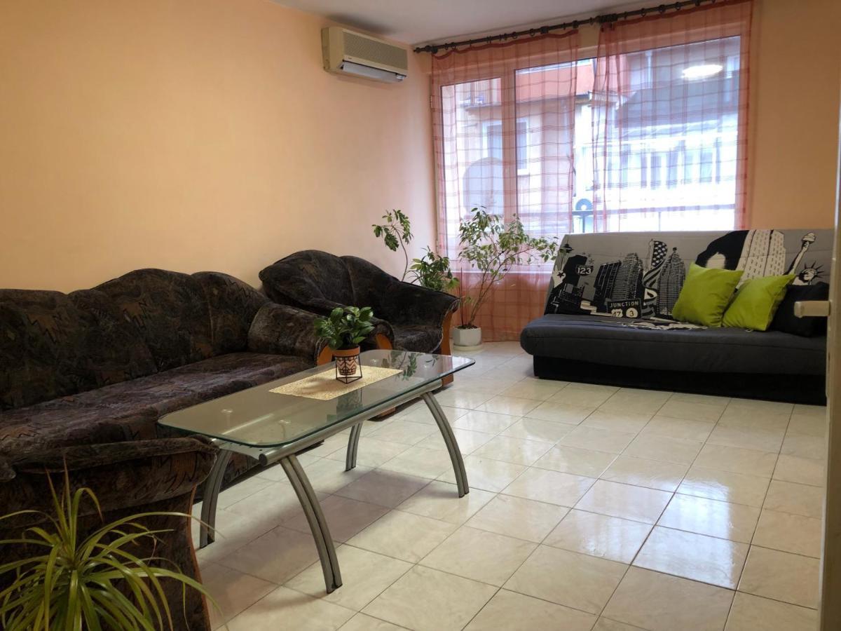 Spacious beautiful apartment - prime location Varna Exterior foto